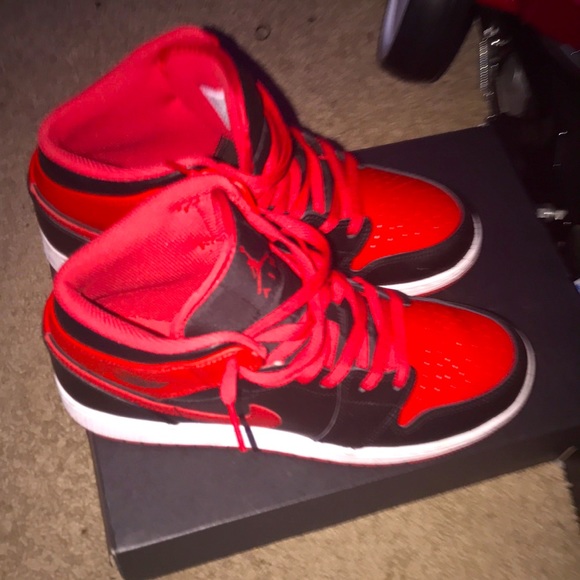 michael jordan banned shoes